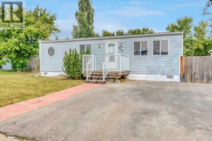 812 Brentwood Crescent, Strathmore