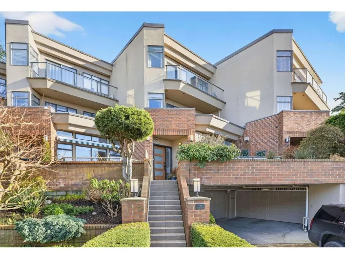 812 MAPLE STREET, White Rock