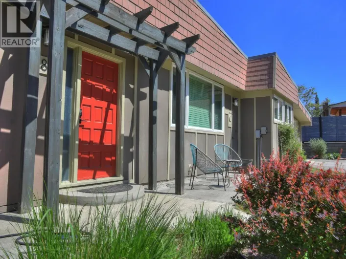 812 Paret Road, Kelowna