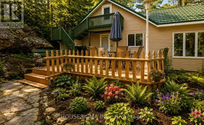 8122 LAIDLAW AVENUE, Ramara