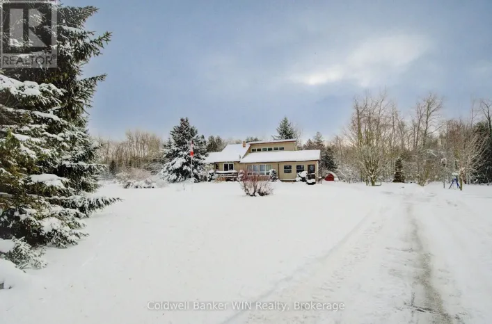 8123 LINE 12, Wellington North