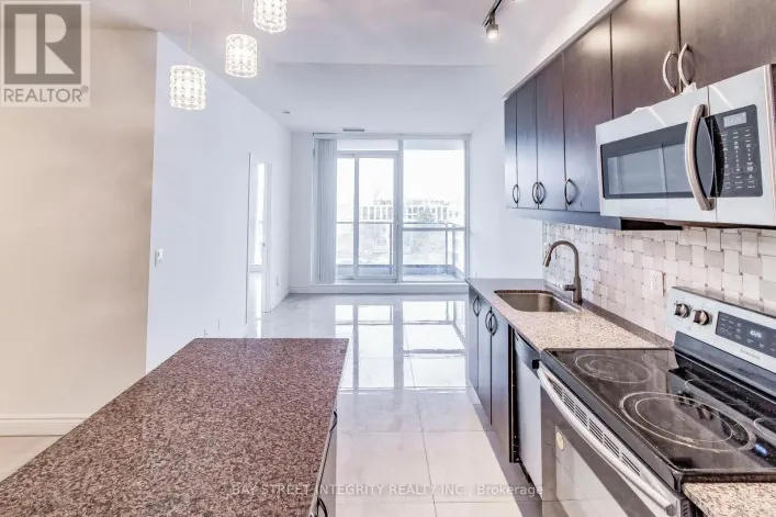 813 - 2885 BAYVIEW AVENUE, Toronto