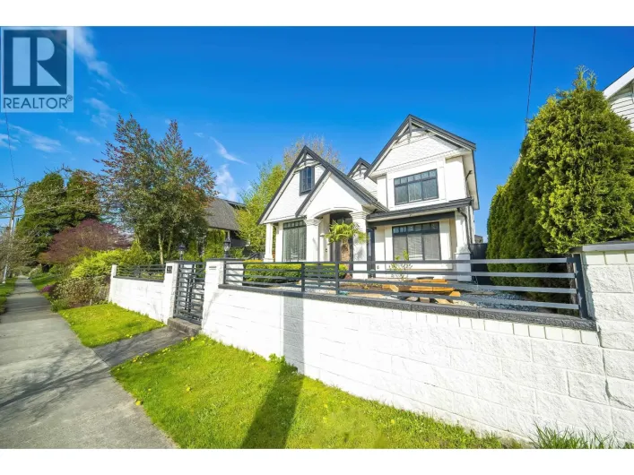 813 DUBLIN STREET, New Westminster