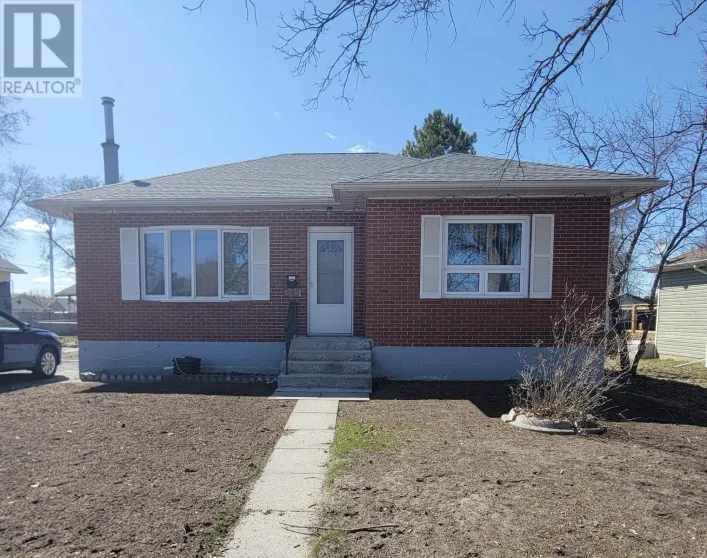 813 Phair Ave, Fort Frances