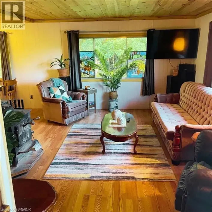 813016 EAST BACK Line, Grey Highlands