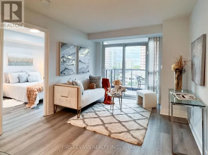 814 - 15 GREENVIEW AVENUE, Toronto