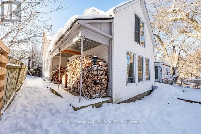 815 PEMBROKE STREET W, Pembroke