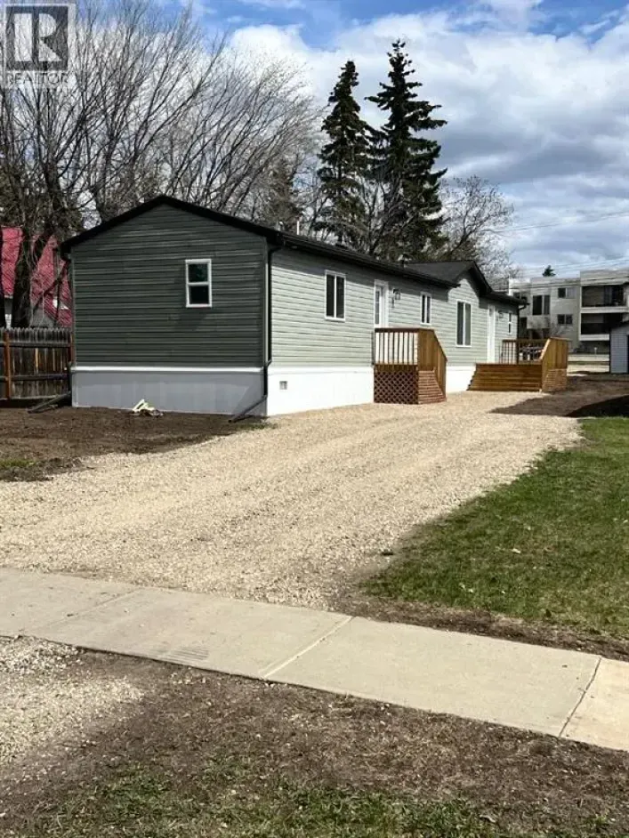 Manufactured Home for sale: 816 5th Avenue, Beaverlodge
