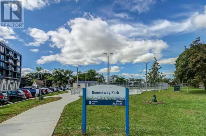 816 - 7 SMITH CRESCENT, Toronto