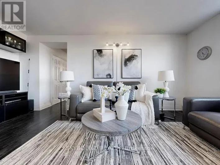 817 - 5 PARKWAY FOREST DRIVE, Toronto