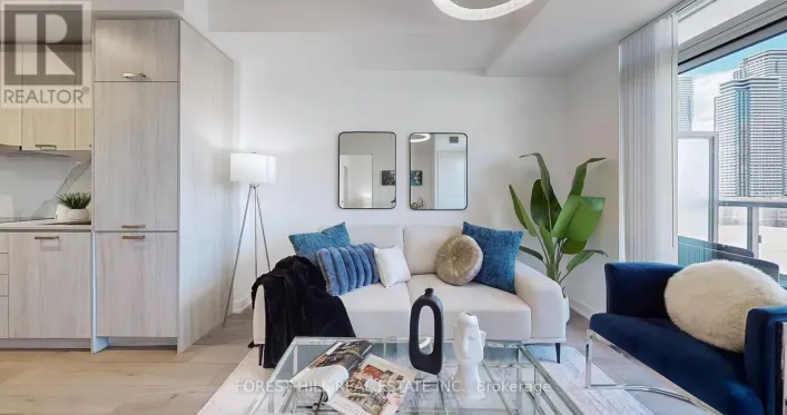 818 - 38 HONEYCRISP CRESCENT, Vaughan