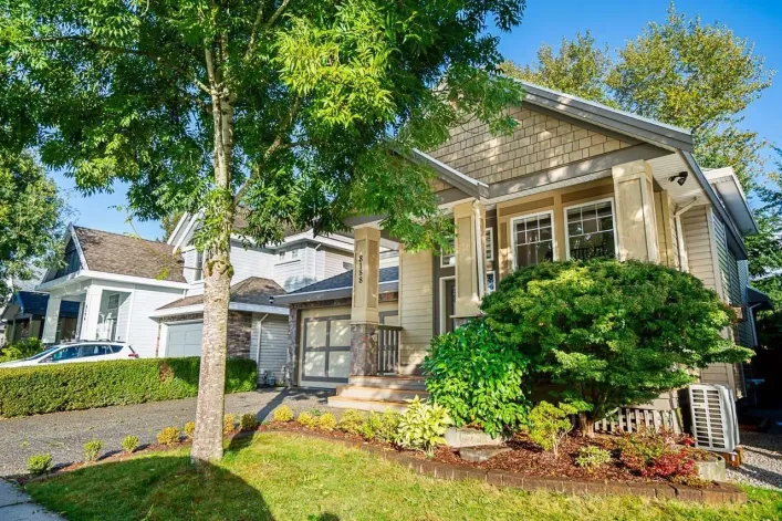 8188 211 STREET, Langley