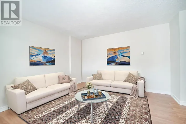 818A THE QUEENSWAY, Toronto