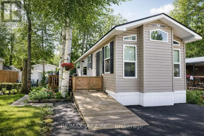 819 - 225 PLATTEN BOULEVARD, Scugog