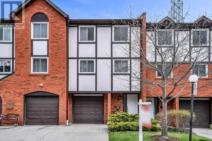 Row / Townhouse for sale: 82 - 1755 RATHBURN ROAD E, Mississauga