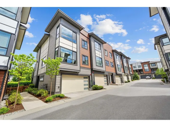 82 20150 81 AVENUE, Langley