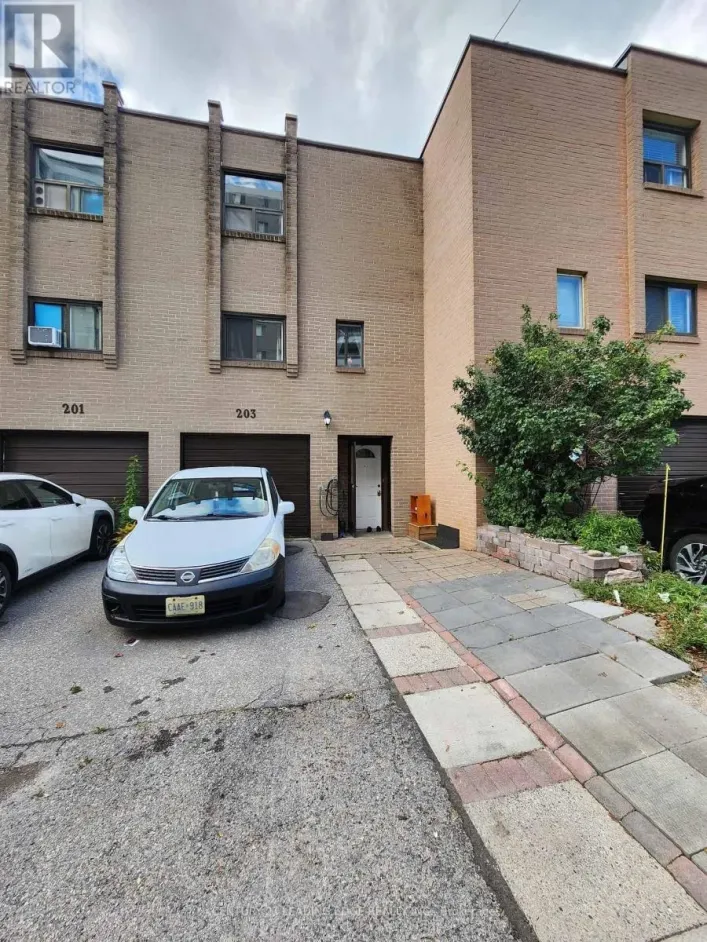 82 - 203 LOTHERTON PATHWAY, Toronto