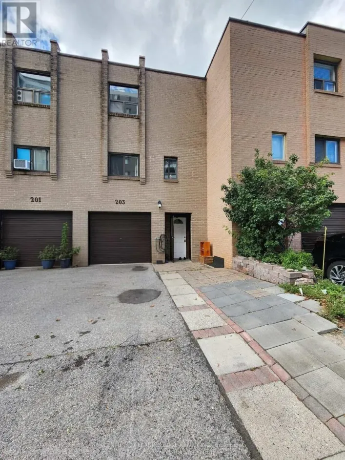 82 - 203 LOTHERTON PATHWAY, Toronto
