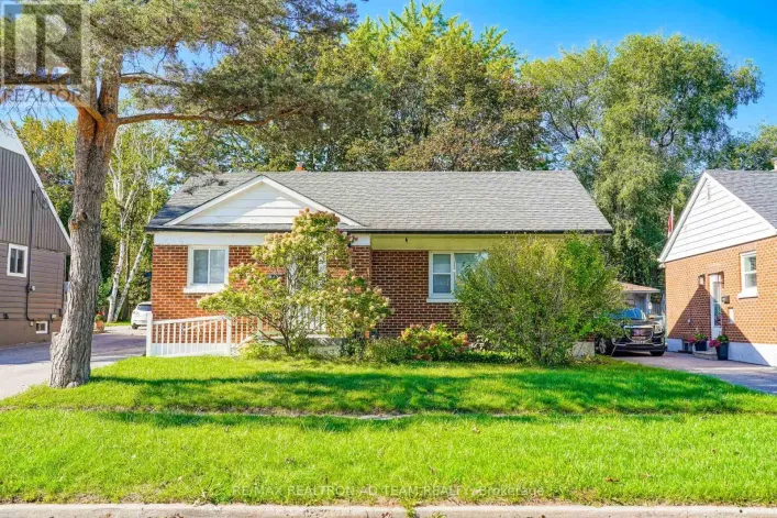 82 ADMIRAL ROAD, Ajax