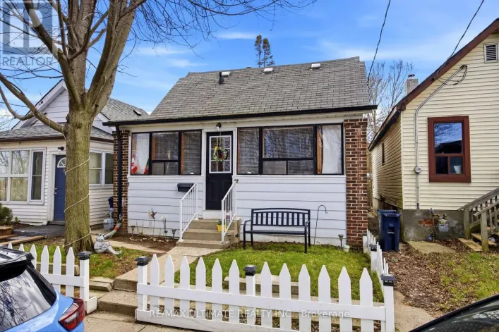 82 BEECHWOOD AVENUE, Toronto