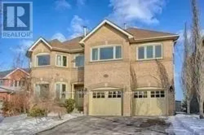 82 BROOKEVIEW DRIVE, Aurora