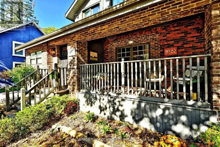 82 CENTRE STREET, Aurora