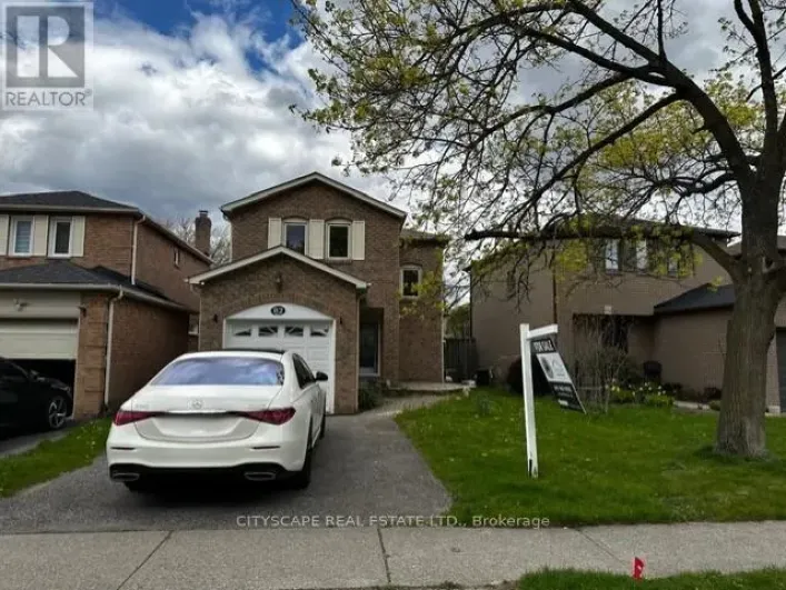 82 CHATFIELD DRIVE, Ajax