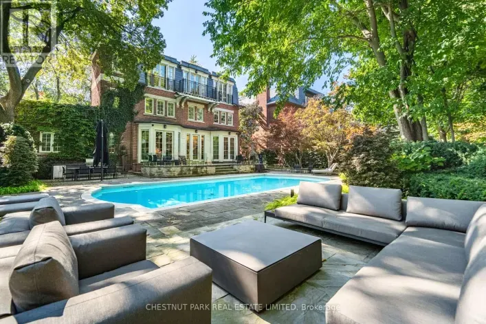 House for sale: 82 CHESTNUT PARK ROAD, Toronto