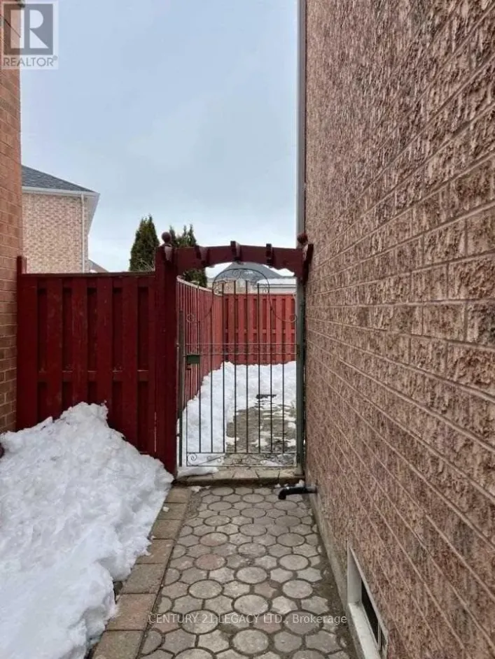 82 FERNCROFT PLACE E, Brampton