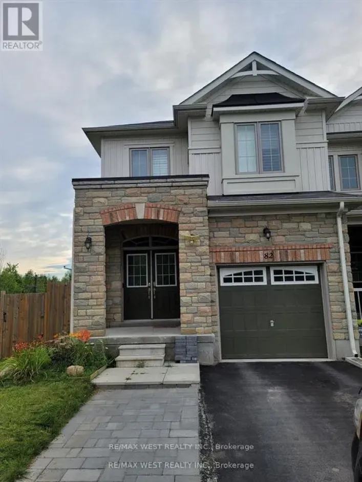 82 GREENWOOD DRIVE, Essa