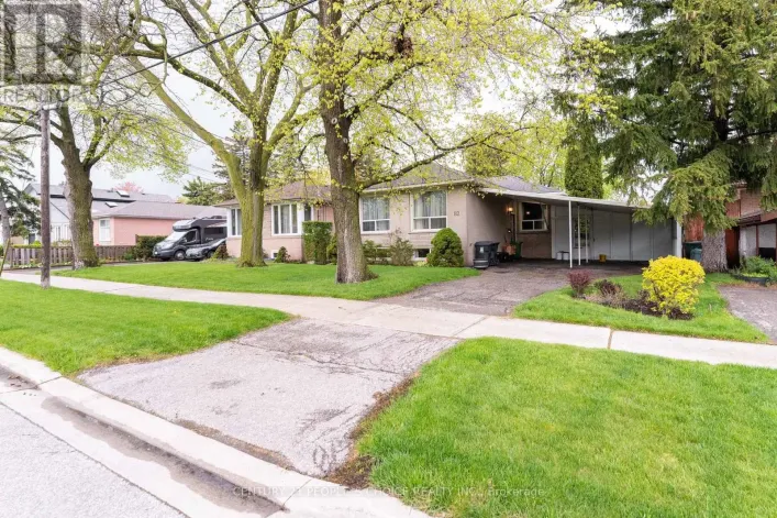 82 HADRIAN DRIVE, Toronto