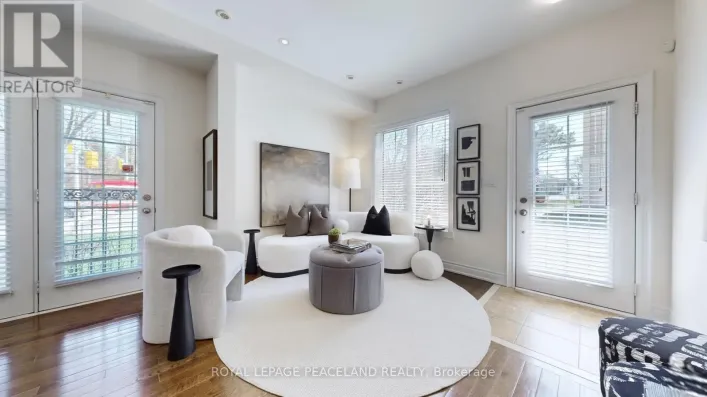 82 HARGRAVE LANE, Toronto