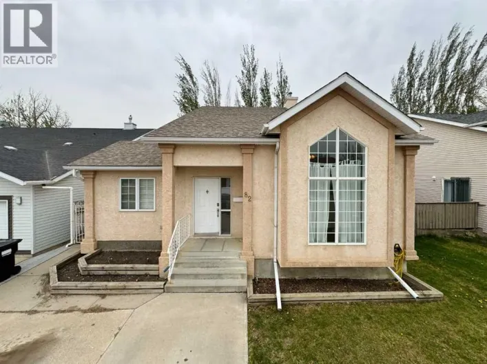 82 Harvard Crescent W, Lethbridge
