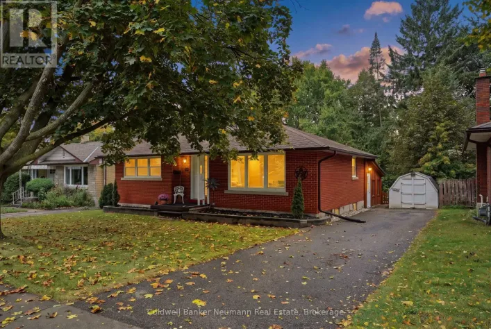 House for sale: 82 KNIGHTSWOOD BOULEVARD, Guelph