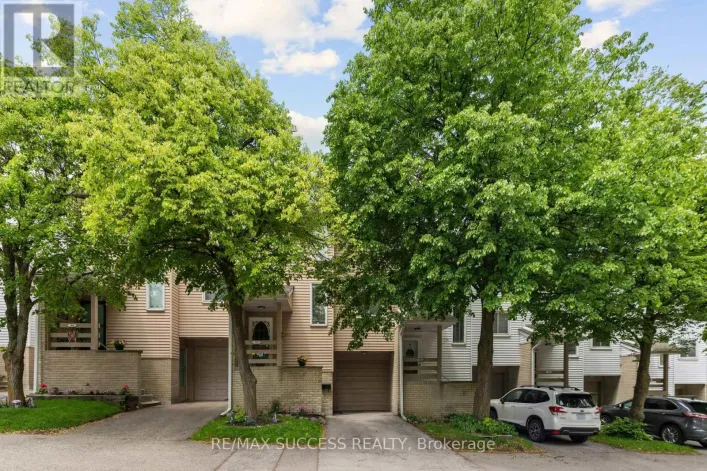 82 LYNDEN CIRCLE, Halton Hills