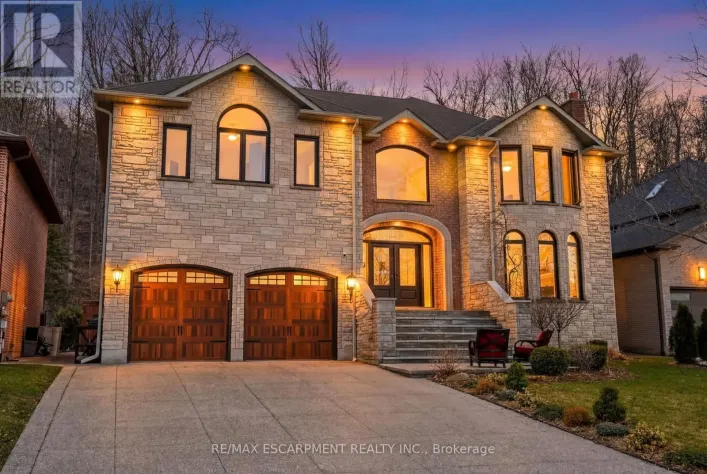 82 MAPLE DRIVE, Hamilton