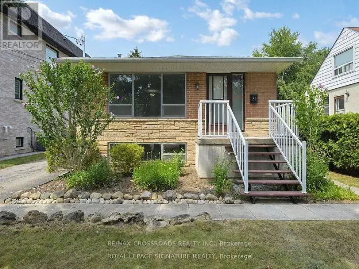 82 NORTHWOOD DRIVE, Toronto