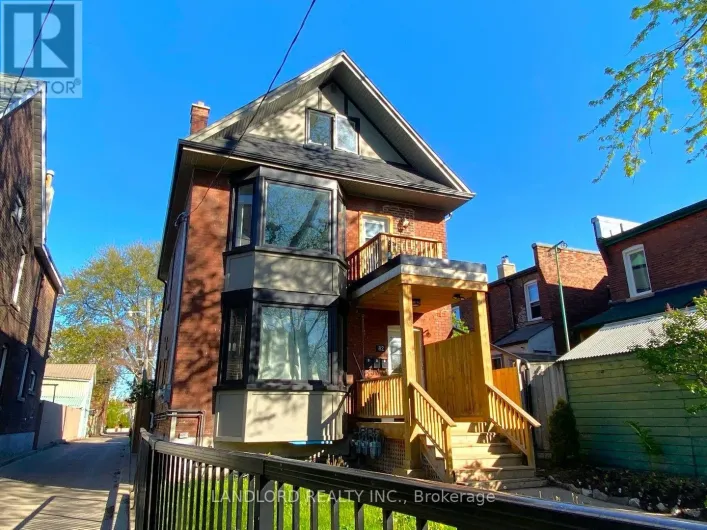 82 PARKWAY AVENUE, Toronto