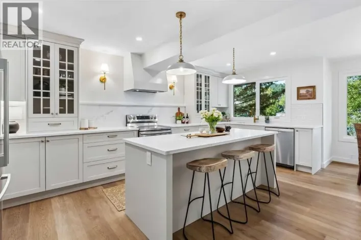 82 Point Drive NW, Calgary