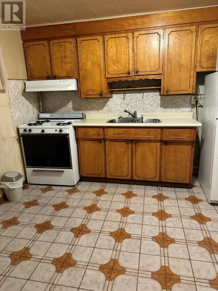 82 SHARPECROFT BOULEVARD, Toronto