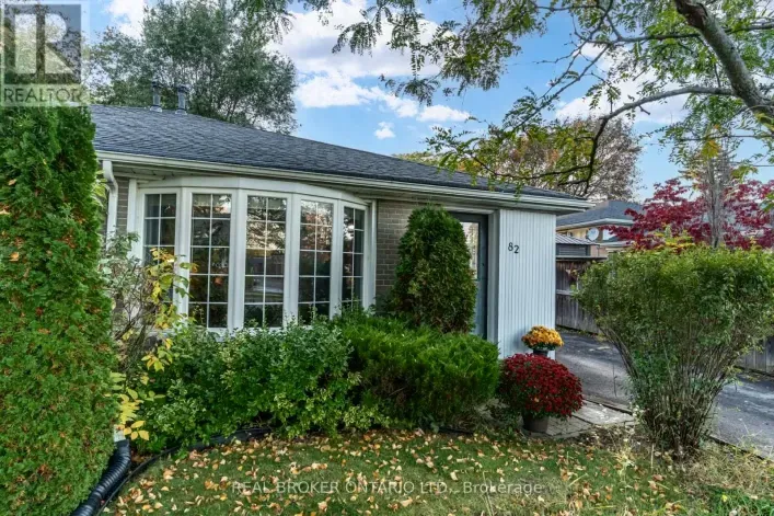 82 TECUMSEH DRIVE, Aurora