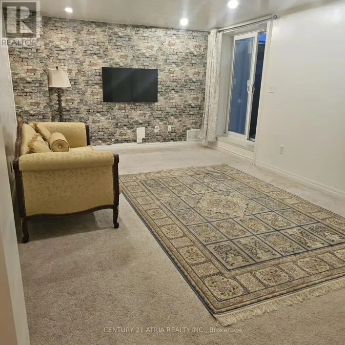 82 VANTAGE LOOP, Newmarket