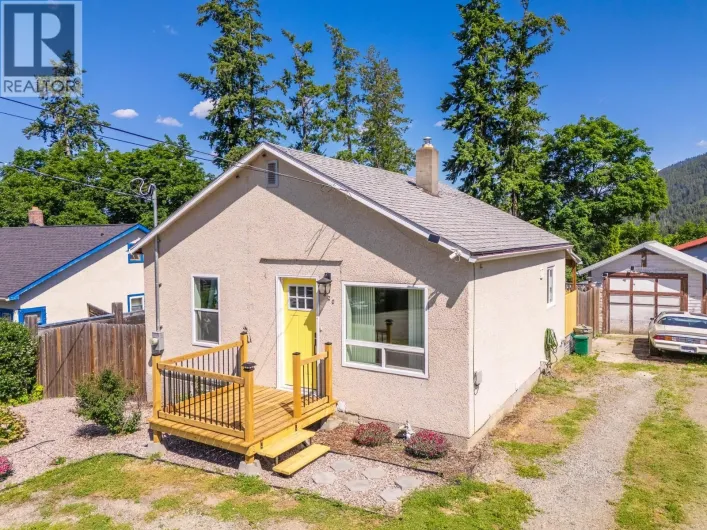 820 IBBITSON Street, Creston