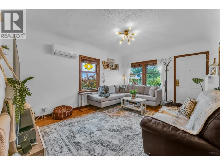 820 THIRD AVENUE, New Westminster