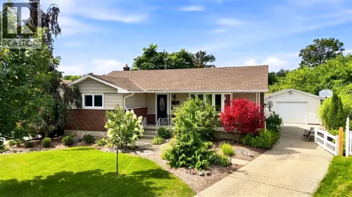820 WOODWARD CRESCENT, Sarnia