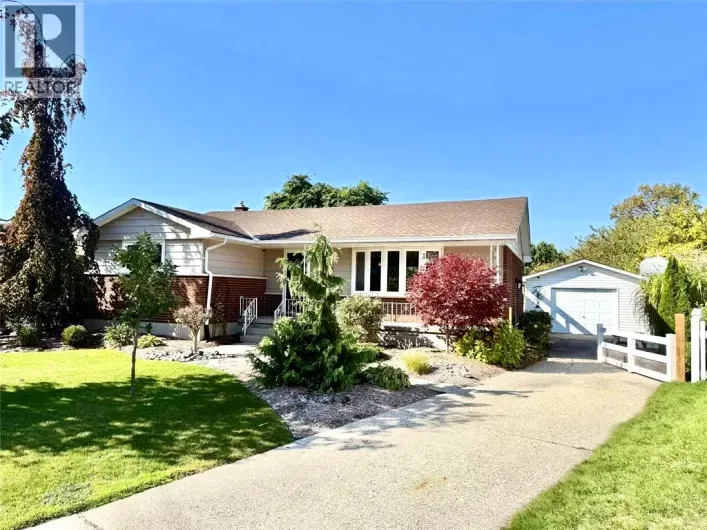 820 WOODWARD CRESCENT, Sarnia