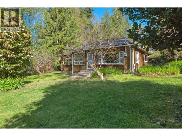 8200 REDROOFFS ROAD, Halfmoon Bay