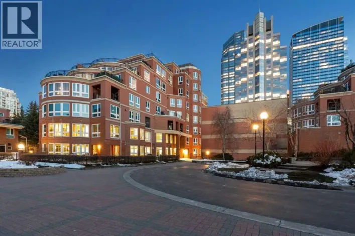 8203, 400 Eau Claire Avenue SW, Calgary