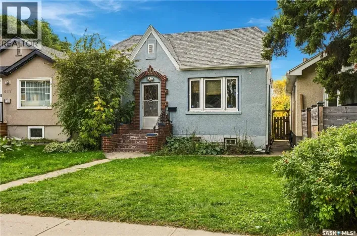 House for sale: 821 College AVENUE, Regina