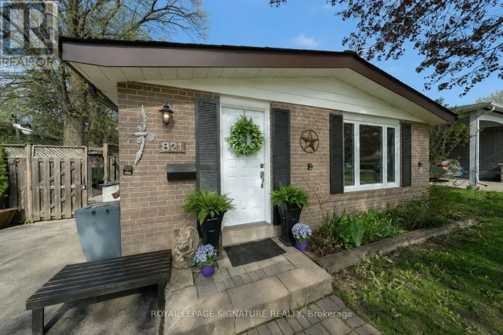 821 KROSNO BOULEVARD, Pickering